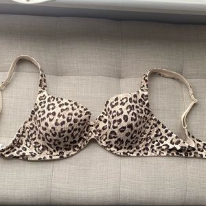 Victoria's Secret T-shirt Bra Leopard
Print.